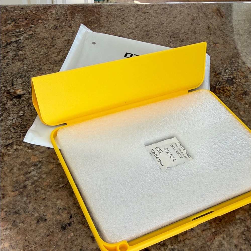 iPad 10th Gen. Case - Picture 3 of 3